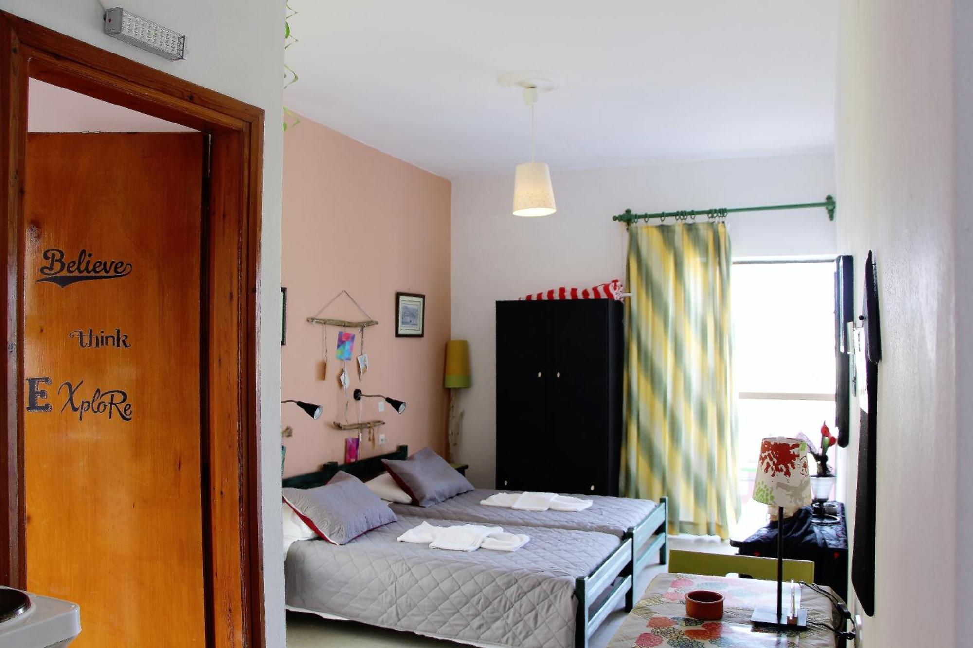 Apokoros Craft Deco Apartments&Studios Kalyves Pokoj fotografie